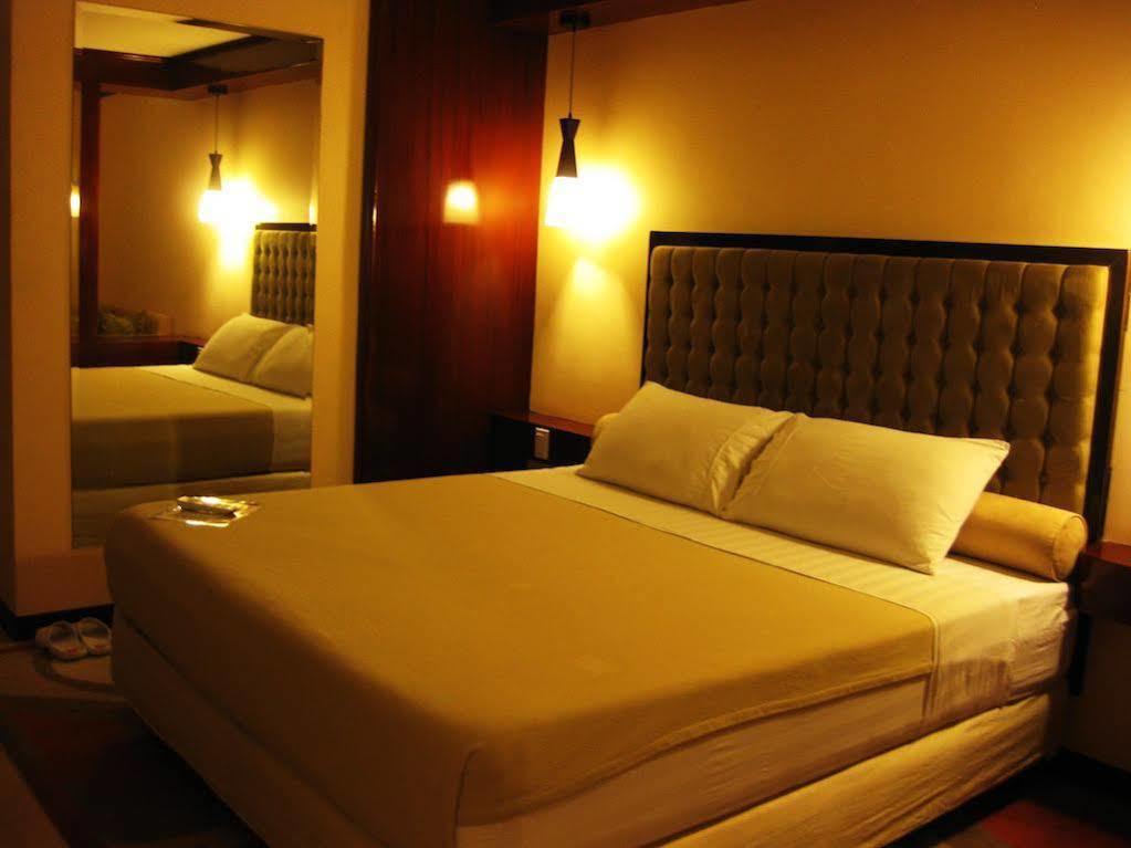 Dulcinea Hotel And Suites Lapu-Lapu City Exteriér fotografie