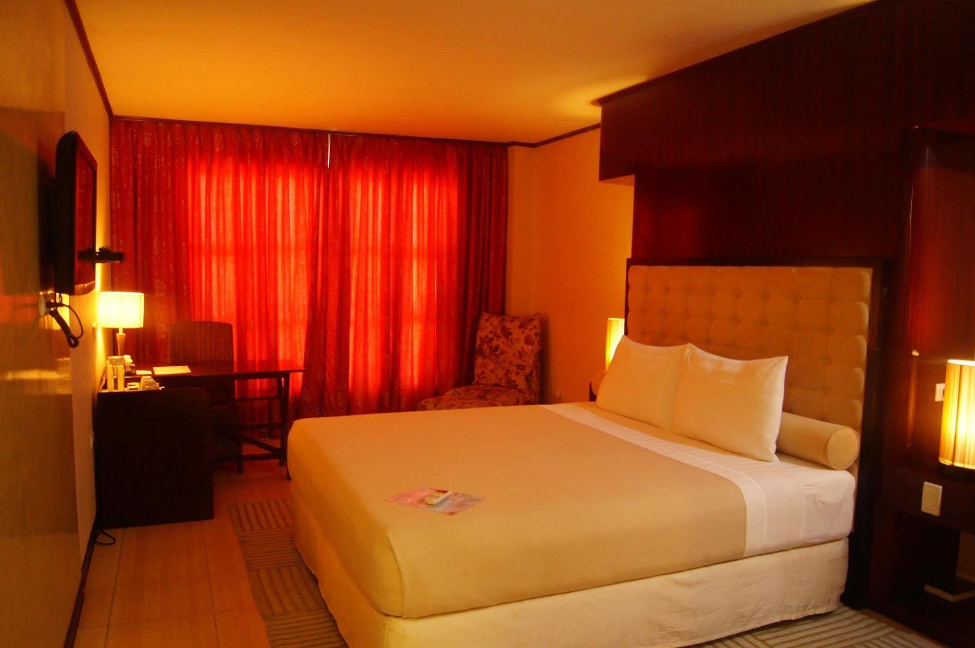 Dulcinea Hotel And Suites Lapu-Lapu City Exteriér fotografie